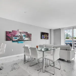The Club At Brickell Bay Luxury * Miami