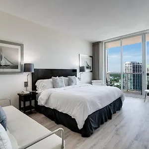 View Balcony Steps From Restaurants, Peacock Park & Marina Holiday home Miami