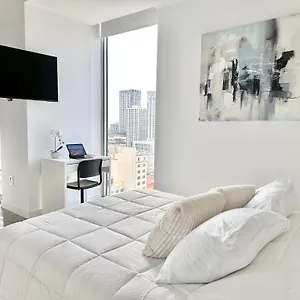 Skyline Views, Rooftop Pool, Brickell Downtown Miami