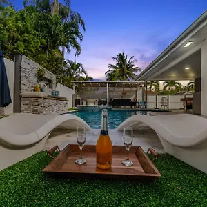 Luxury House W Heated Pool & Jacuzzi Miami
