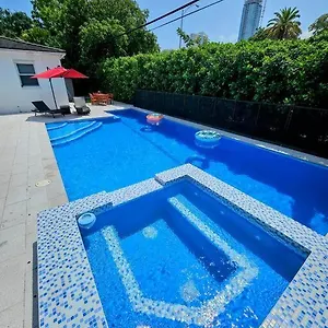 Brickell Enclave Sunny Retreat With Pool Villa