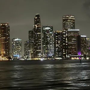 High Rise Brickell Modern *