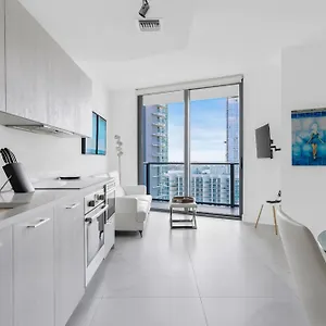 Exclusive One-bedroom High-rise In * מיאמי