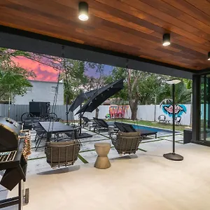 Feriehus Stylish New W Heated Pool Maximalist *