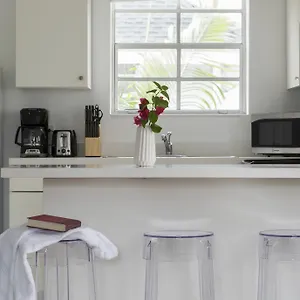 Colorful 2br In River