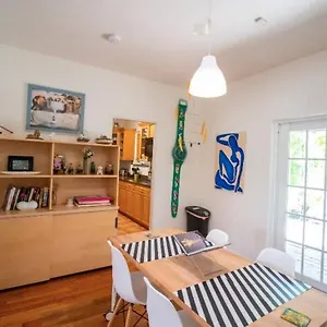 Holiday home Mid Town Hippie House By The Bay