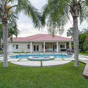 Feriehus Saddle Ranch Pool And Modern Grounds Miami